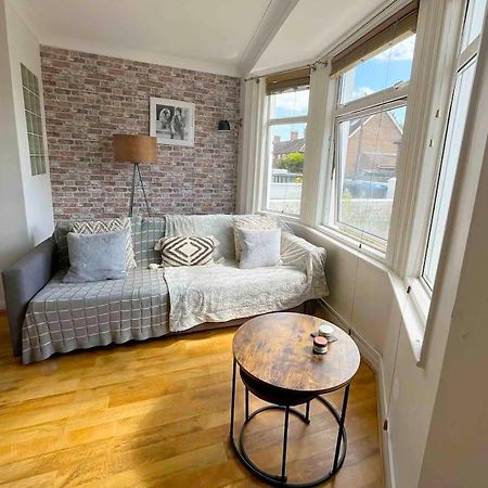 Ferienwohnung Cosy Flat In Burgess Hill, Sussex Exterior foto